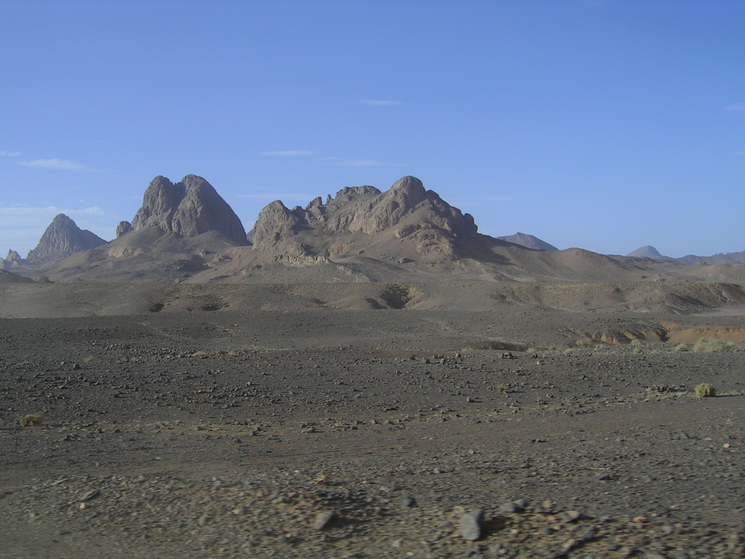 Imposant édifice volcanique d'une beauté tout à fait exceptionnelle, région Assekrem (Hoggar, Algérie)