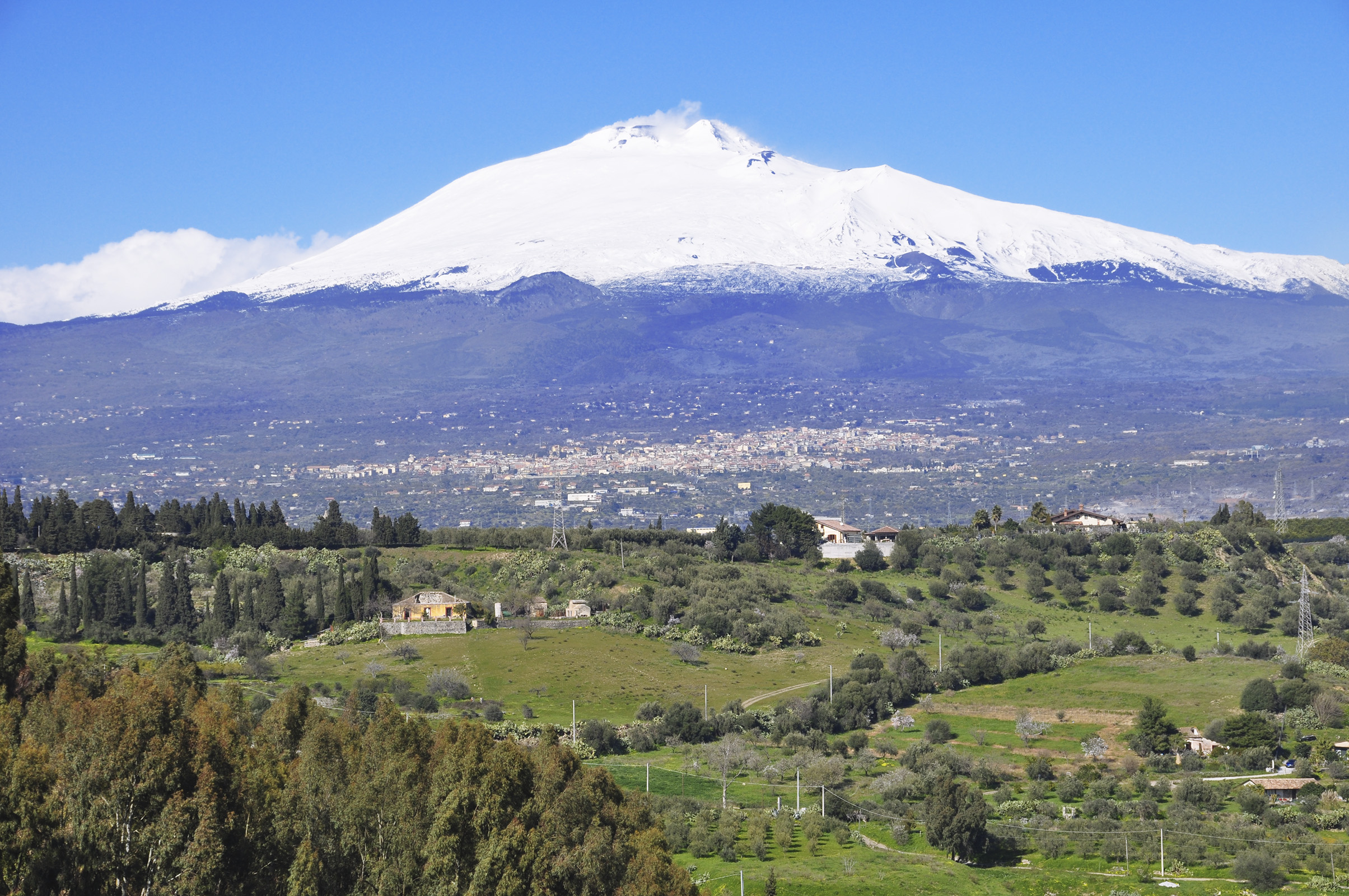 L'etna e Belpasso da Motta Sant'Anastasia.