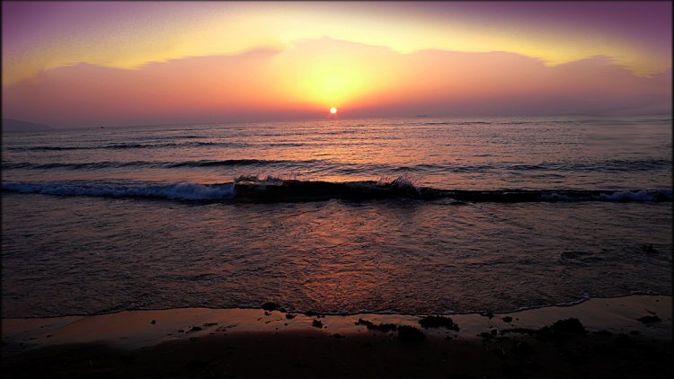 Coucher De Soleil Sur La Plage De Bomo Oran