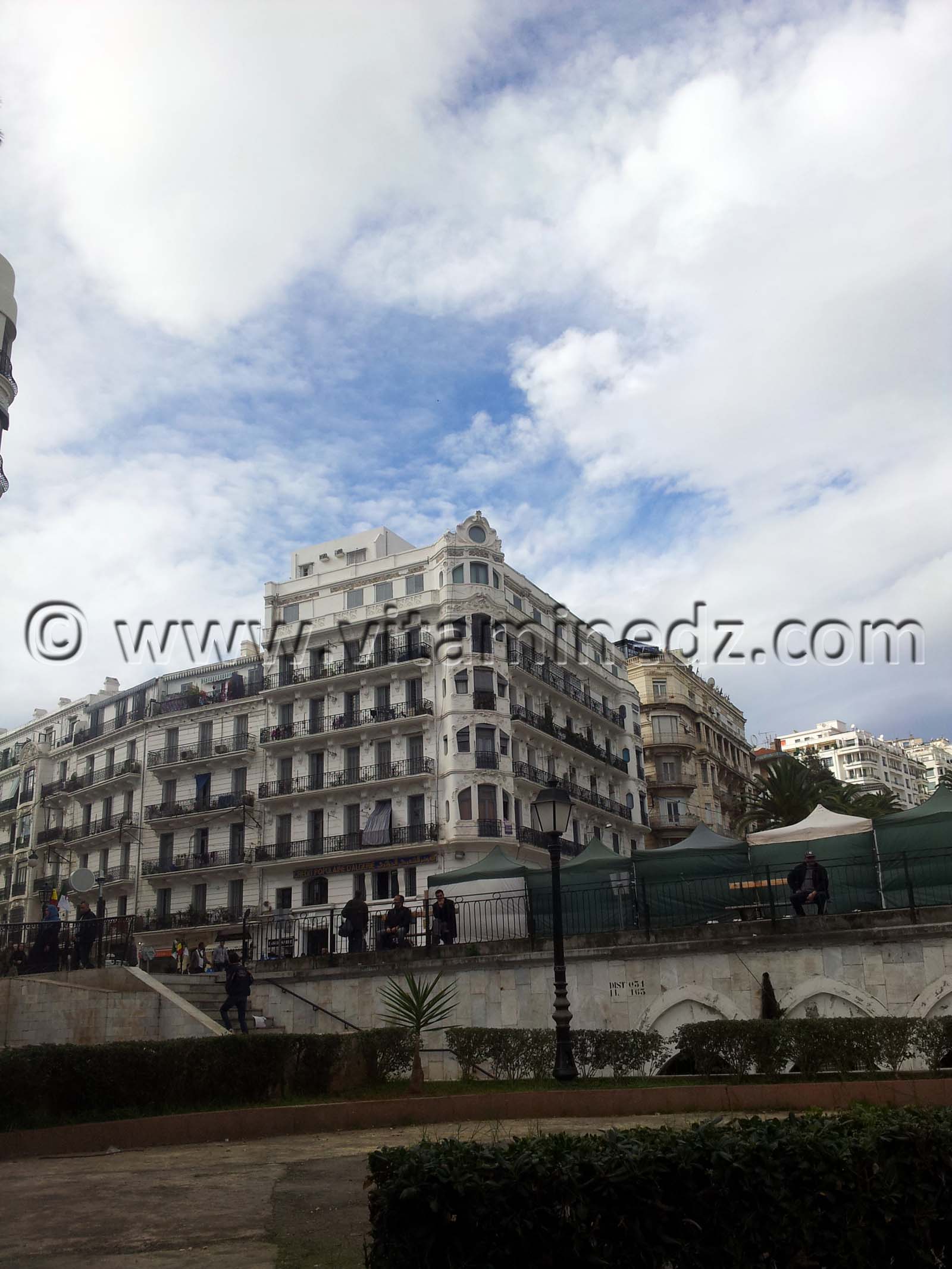 Alger Centre, immeuble devant la Grande Poste