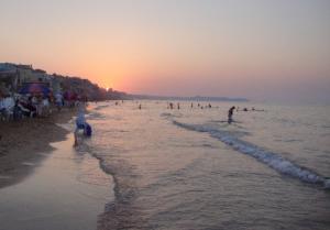 Coucher Du Soleil Sur La Plage De Ain El Turk