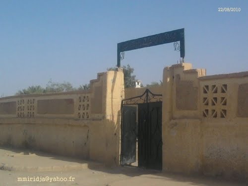 Entrée d'une école Primaire à El Oued